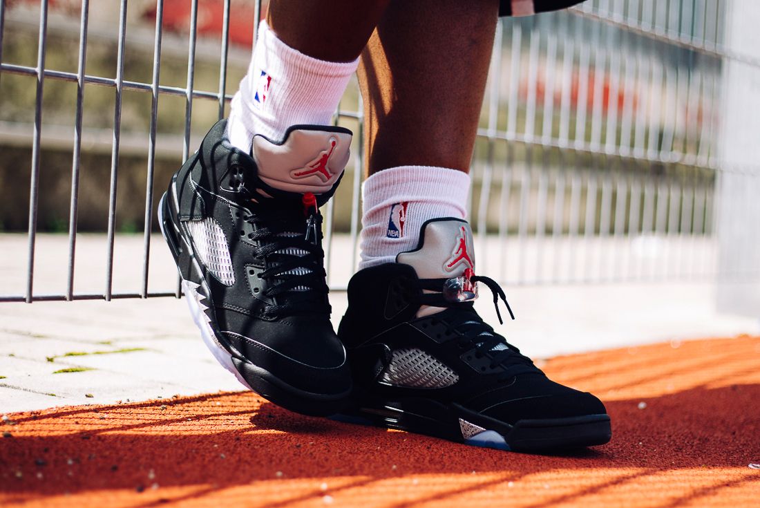 black metallic jordan 5s