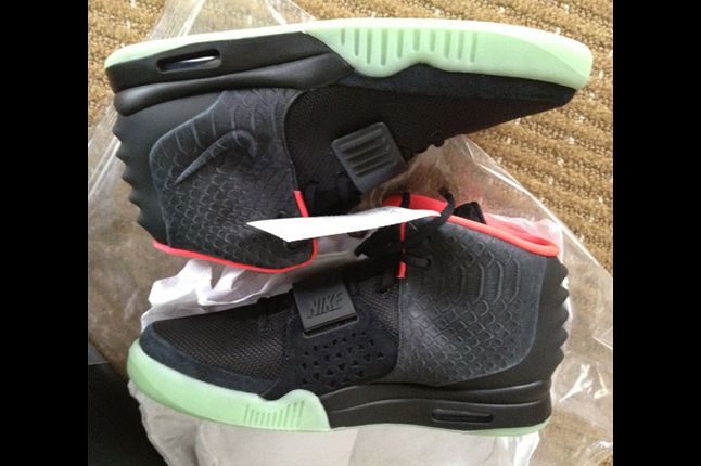 Nike Air Yeezy 2 Up Close Look 03 1
