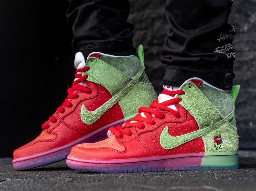 関税込 TODD BRATRUD NIKE SB DUNK HIGH STRAWBERRY COUGH Todd Bratrud x Nike SB Dunk High Strawberry Cough Sneaker