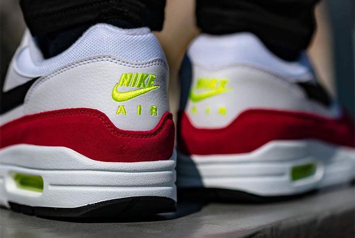 nike air max 1 volt pink