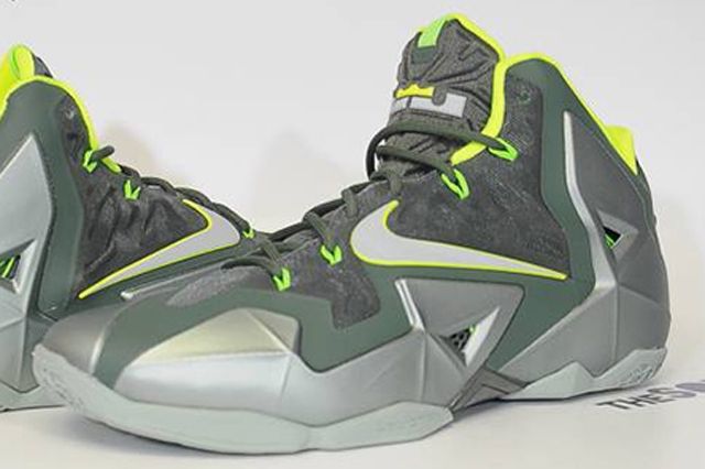 Nike Le Bron Xi Dunkman 01