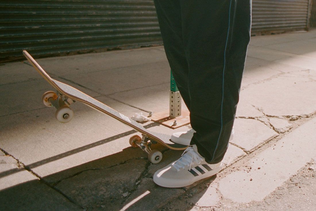 adidas SKATEBOARDING ベージュ チノパン 30 Adidas Originals ZX Torsion sneakers combine the style of