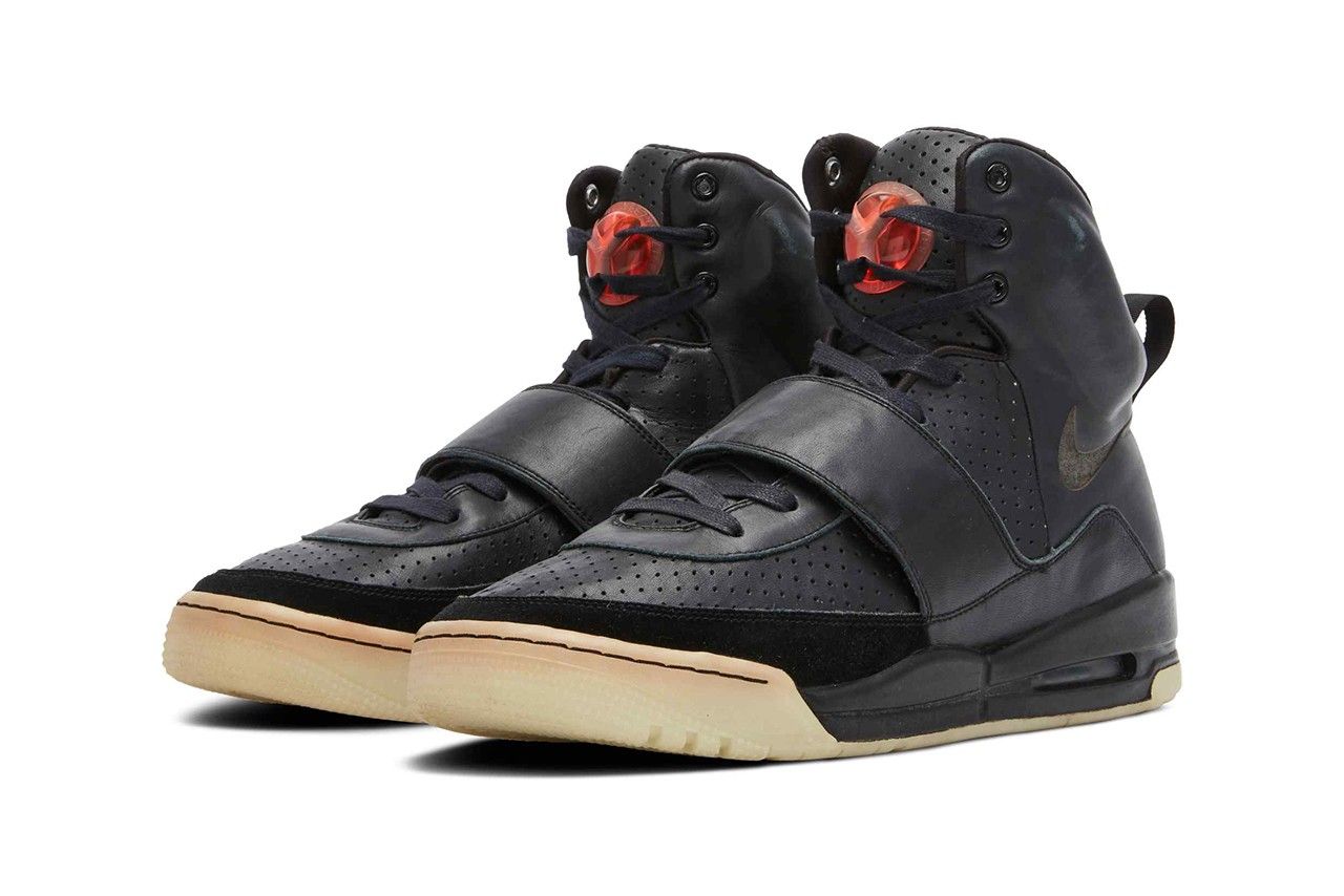compromise Choose sponsor Kanye West's 'Grammy-Worn' Nike Air Yeezy 1 Prototype Sells For $1.8  Million - Sneaker Freaker