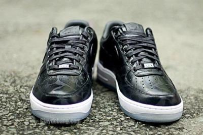 Nike Air Force One 1 Supreme Black Camo Front 1