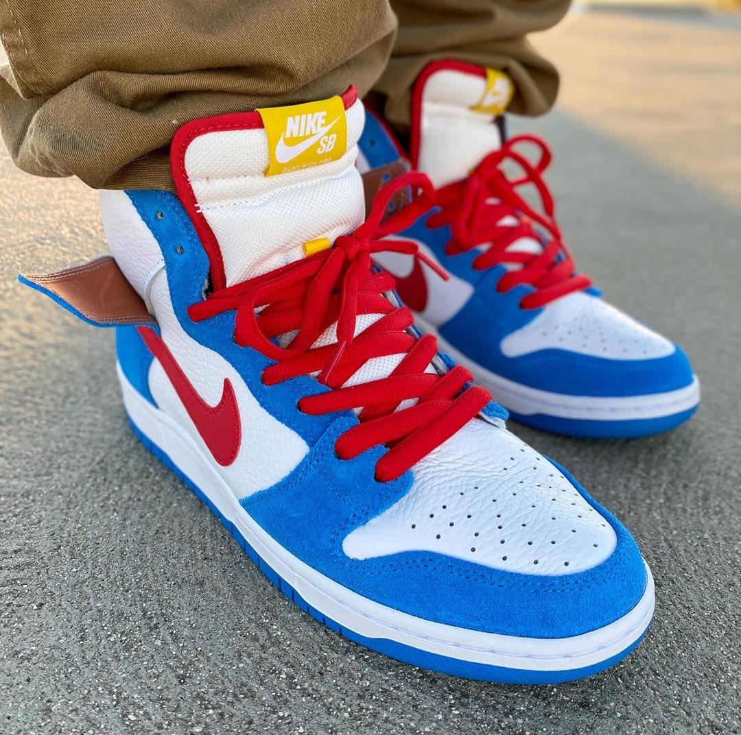 nike sb doraemon on feet