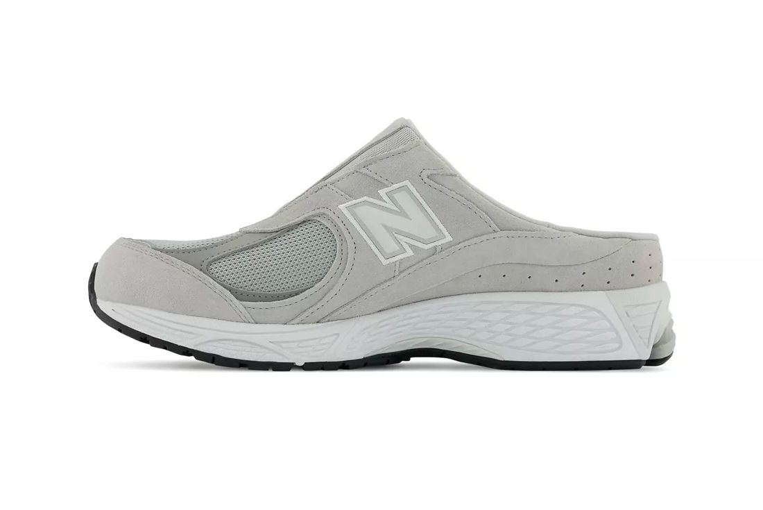the-new-balance-2002r-mule-has-arrived