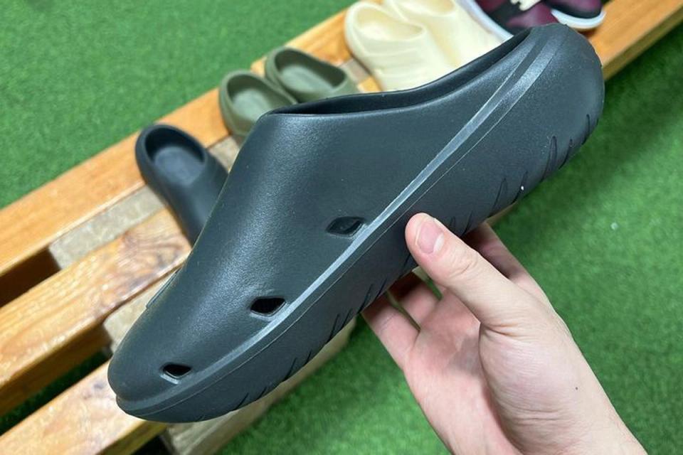 yeezy clogs