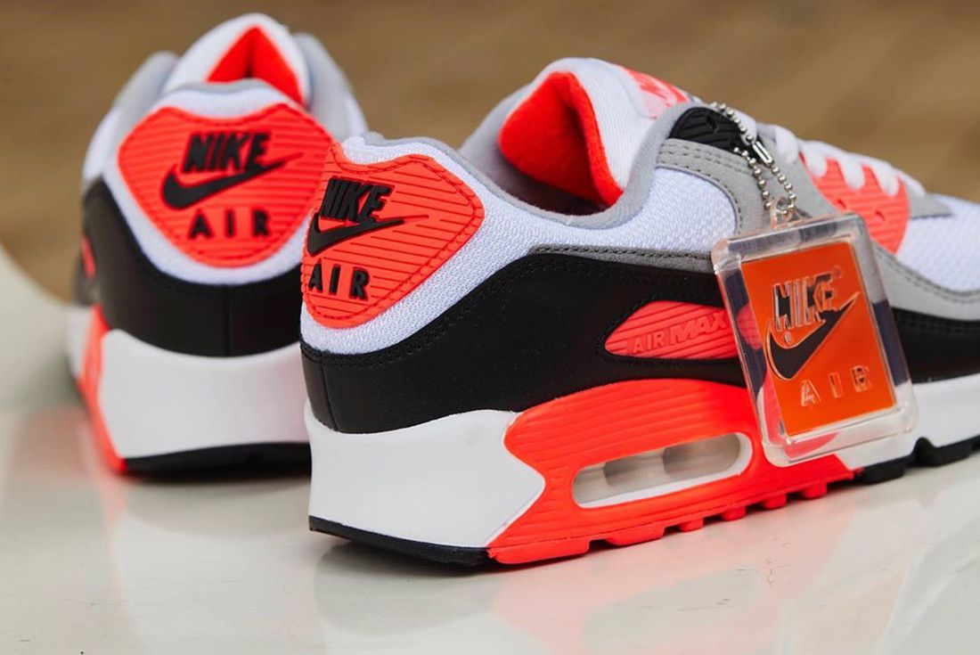 solid red air max