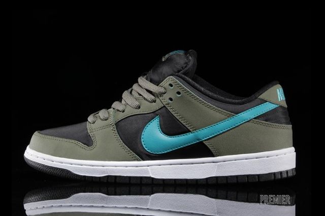 nike dunk low olive
