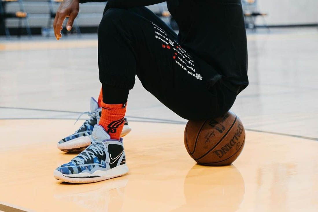 kyrie irving 2 shoes on feet