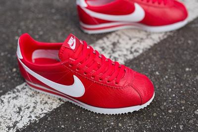 Nike Wmns Cortez Red 3