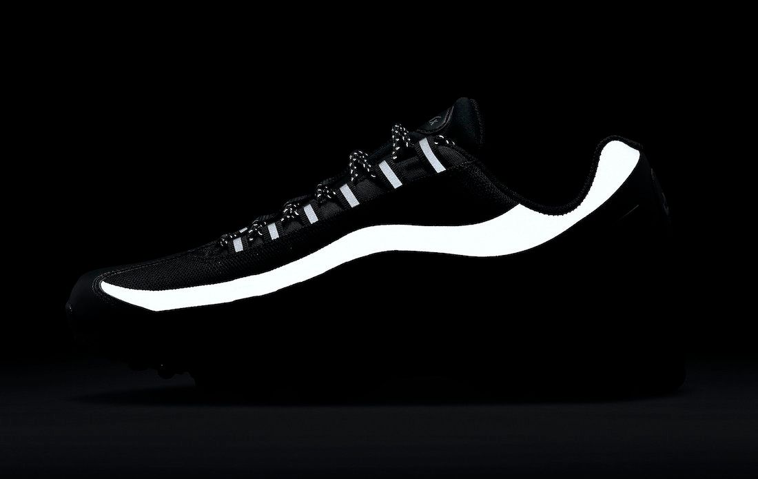 Ejercicio mañanero Raramente realidad The Nike Air Max 95 Ultra Gets Murdered Out - Sneaker Freaker