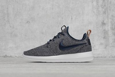 Hot On The Heels Of Their Recent Colab The Swoosh And Loopwheeler Have Just Worked Together On Two New Sneakers A Roche Two And An Aptare Se 8