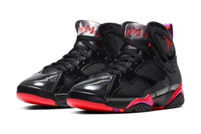 Air Jordan 7 Wmns Black Gloss 313358 006 Release Date Pair