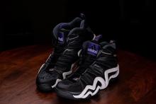 Kobe Bryant's adidas Crazy 8s From the 1998 NBA All-Star Game Are Up for Auction