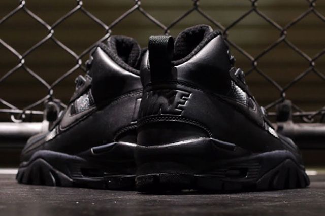 Nike Trainer Triple Black 7
