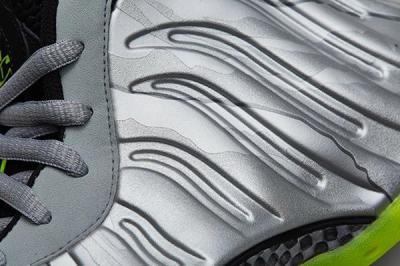 Nike Air Foamposite One Premium Metallic Silver Volt 4