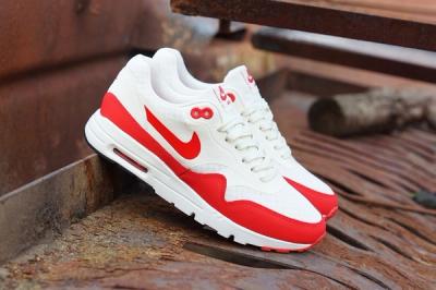 Nike Am1 Ultra Wmns Challenge Red 5