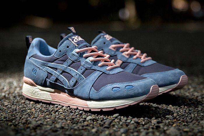 asics with japanese writing