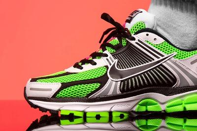 Nike Vomero 5 Se Sp Racer Blue Electric Green Dark Grey Close Up On Foot Shot