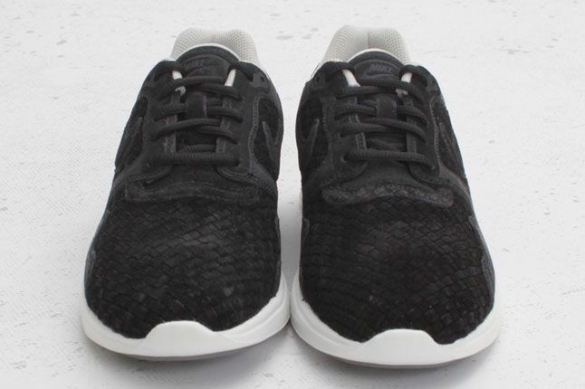 Nike Lunar Flow Woven Black Bone 02 1