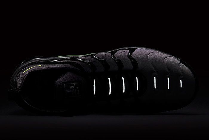 distorsionar Representación código Morse Nike VaporMax Plus Goes 'Neon' - Sneaker Freaker