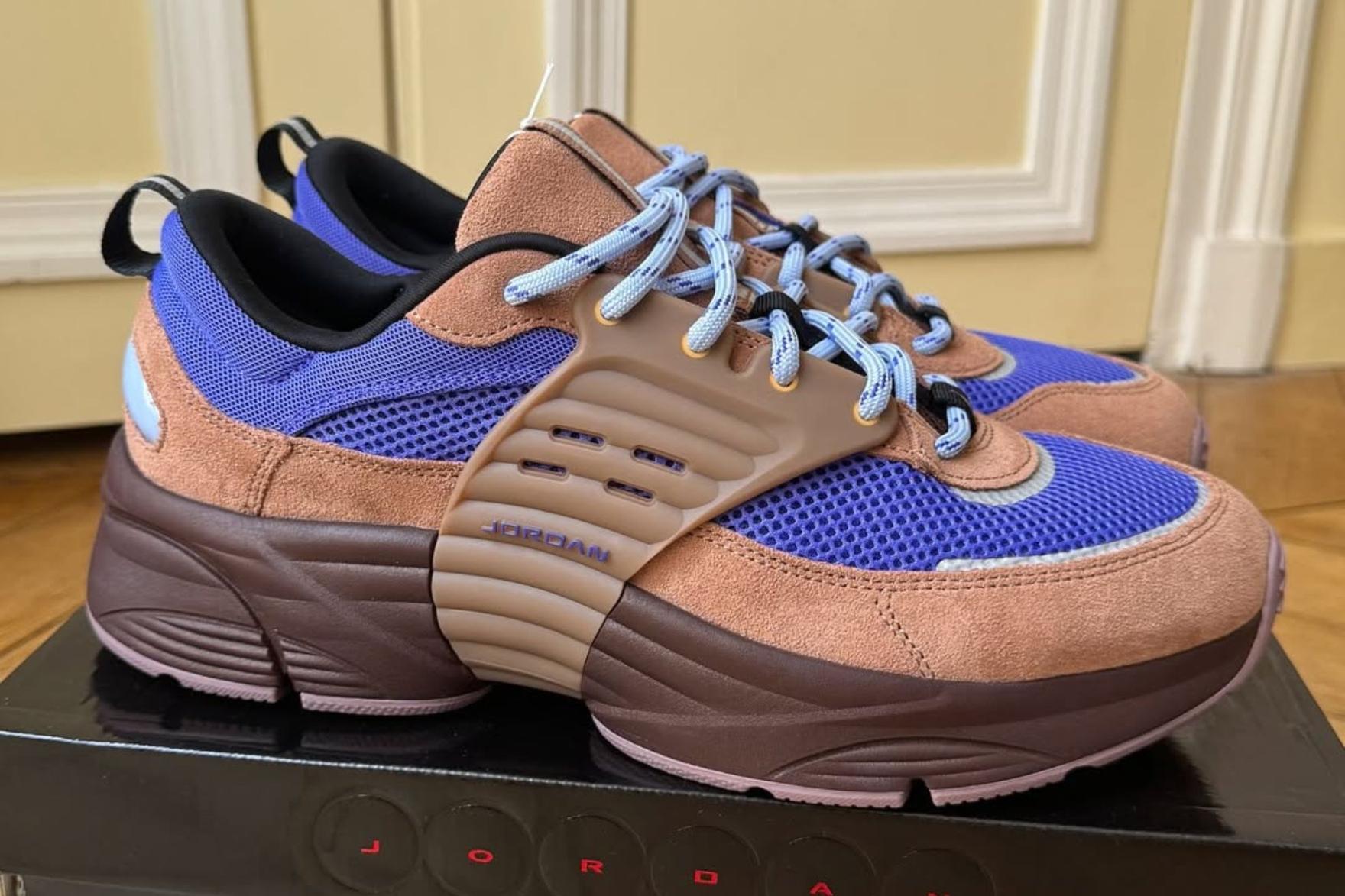 JORDAN Trunner O/S purple and brown sneakers on shoebox
