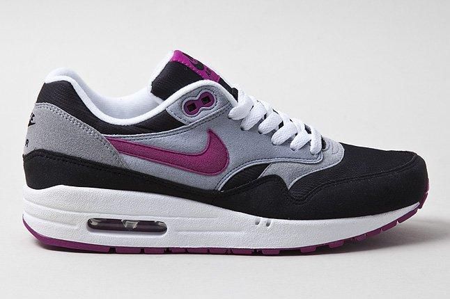 Nike Air Max 1 Grey Violet Profile Shot 1