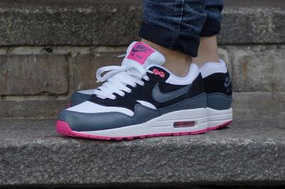 Nike Am1 Wmns Fall Overkill Delivery 3