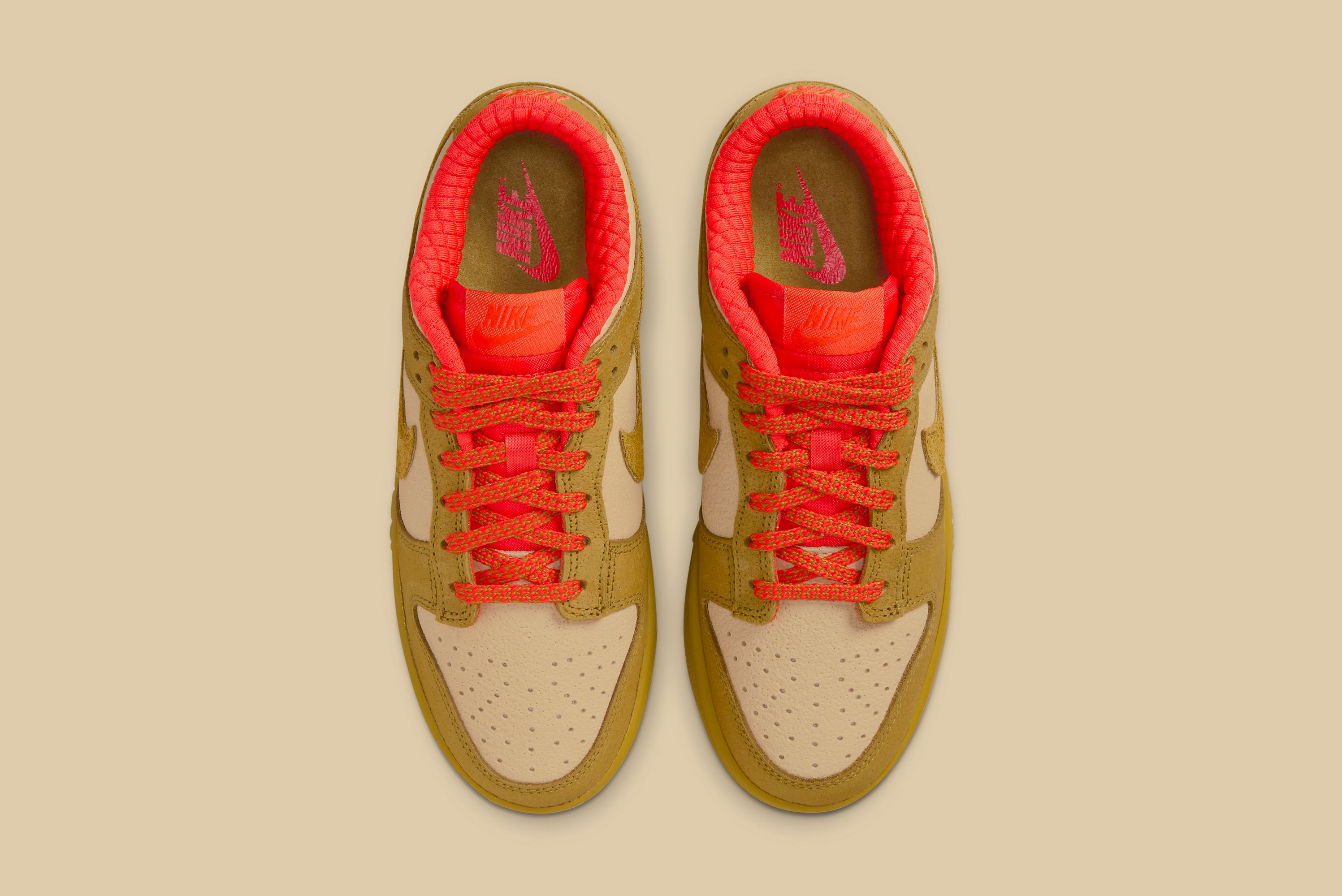スニーカー Nike Dunk Low Bronzine Sesame Picante Red Nike Dunk Low Bronzine Sesame Picante Red (Women's) - FQ8897