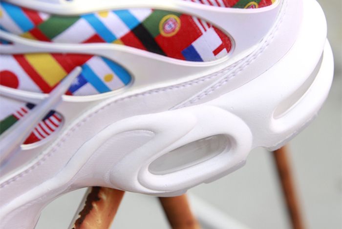 nike tn air max plus international flag