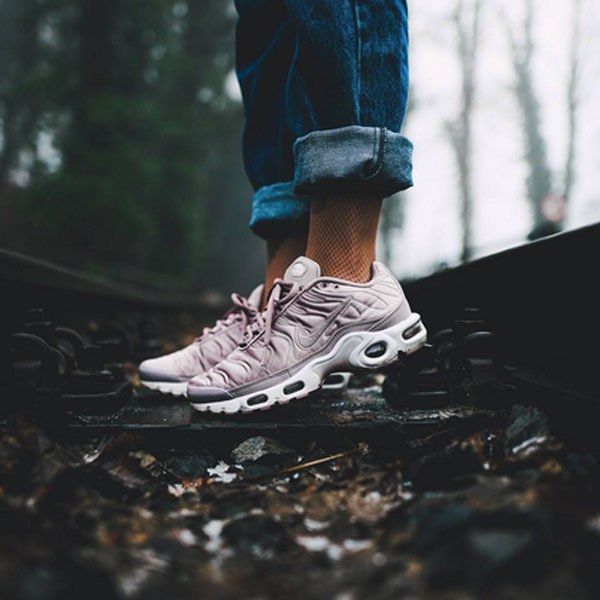 Air max plus grey on feet best sale