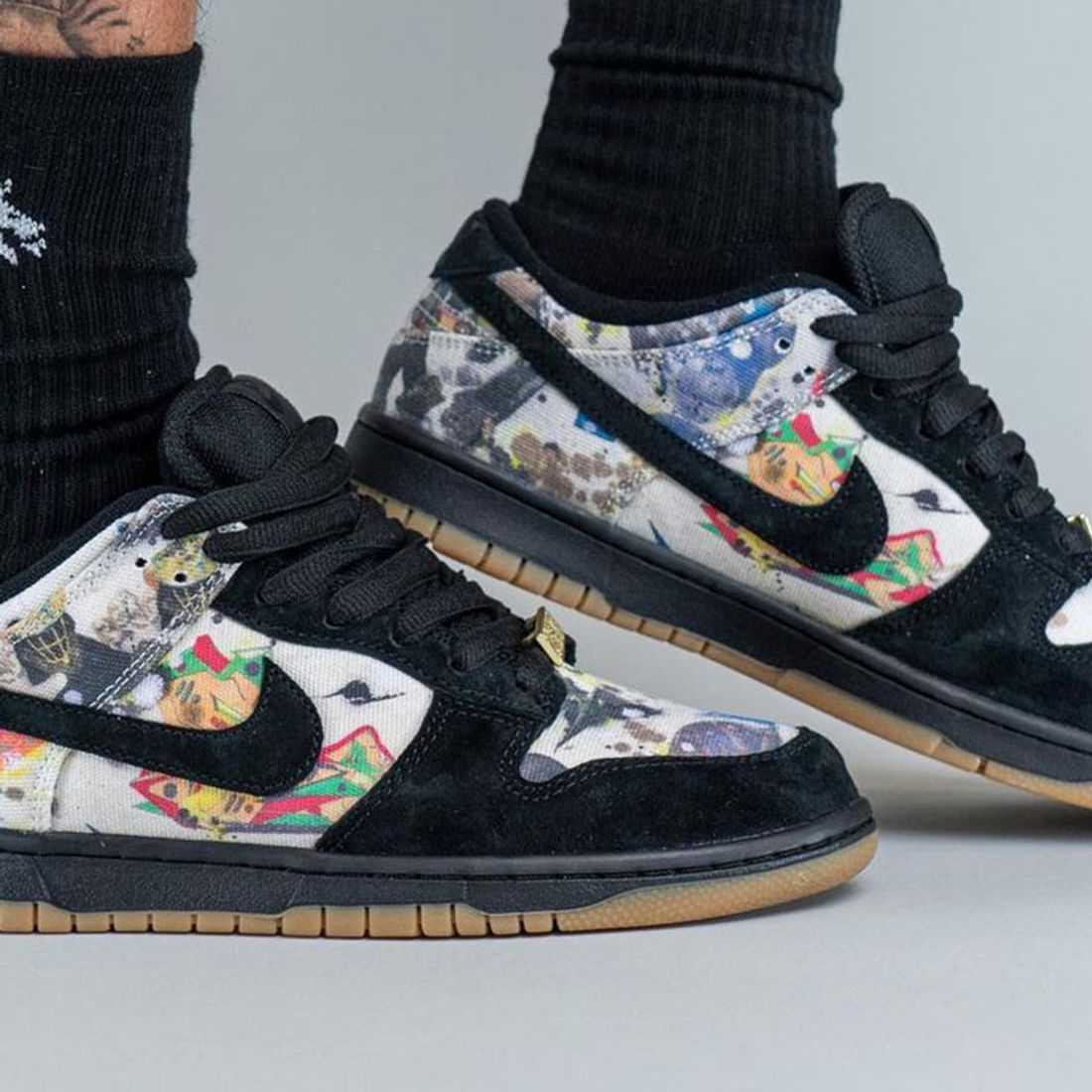 Paralizar carbón sin cable On-Foot With the 2023 Supreme x Nike SB Dunks - Sneaker Freaker