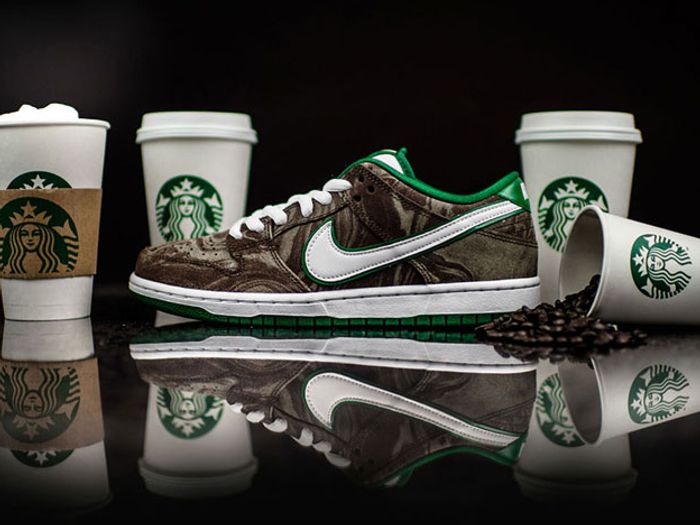 Hacer un nombre Ir al circuito Monarca Nike SB Dunk Low Premium (Starbucks) - Sneaker Freaker