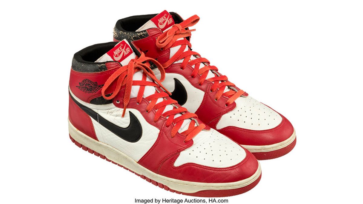 Watchful kan opfattes attribut Michael Jordan's Game-Worn Air Jordan 1s with Dunk Soles from 1986 Up For  Auction - Sneaker Freaker