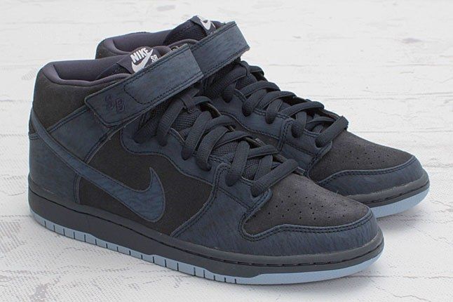 Nike SB Dunk Mid Pro (Thunder Blue) - Releases