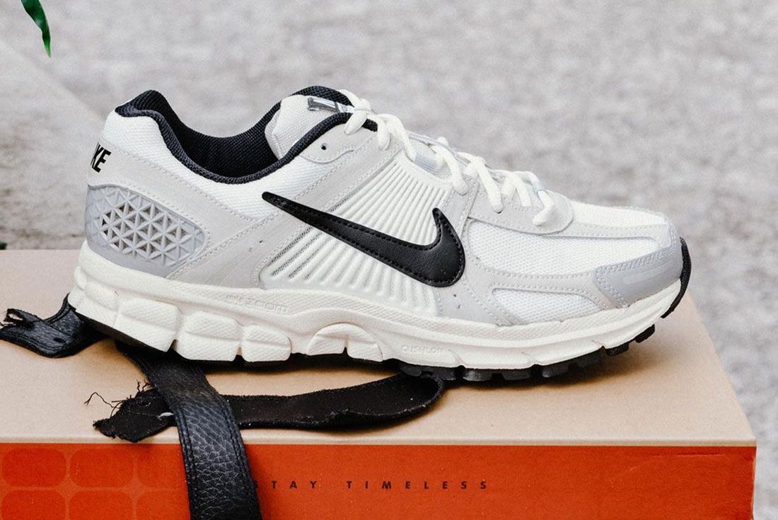 靴 W NIKE ZOOM VOMERO 5 PRM Nike WMNS Zoom Vomero 5 Wolf Grey and Black FJ5474-133 US 8.5 - 12