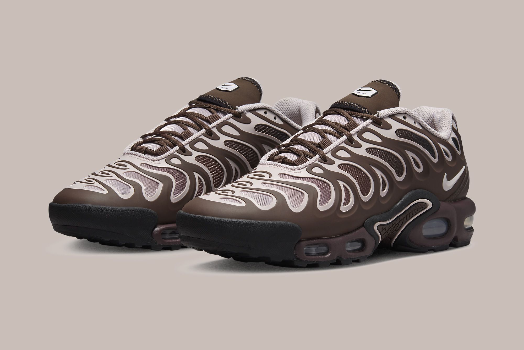 rose gold and black air max plus