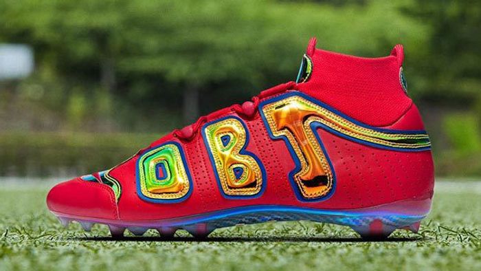 Odell Beckham Jr. Grinch-Inspired Nike Cleats Closer Look