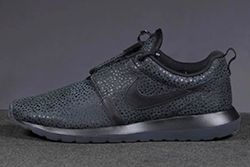 Nike Roshe Run Safari Triple Black Thumb