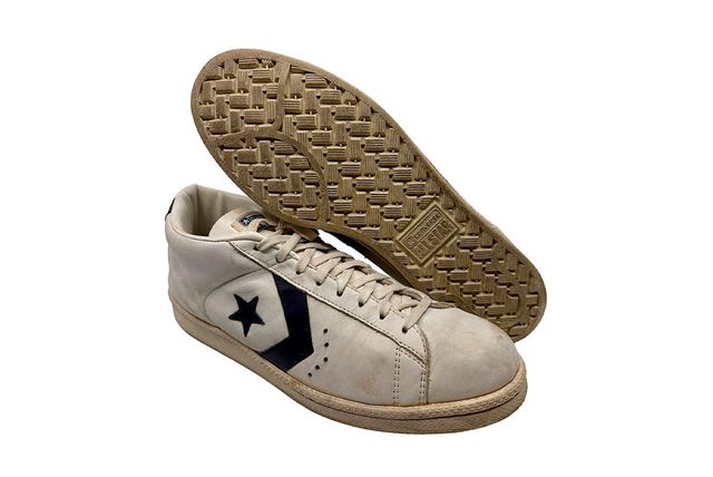 michael jordan wearing converse