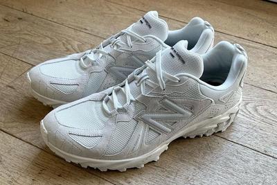 duo rendered in the Japanese brands monochromatic white and black finishing HOMME New Balance 610 White