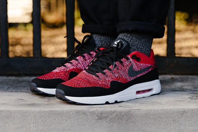 black and university red air max