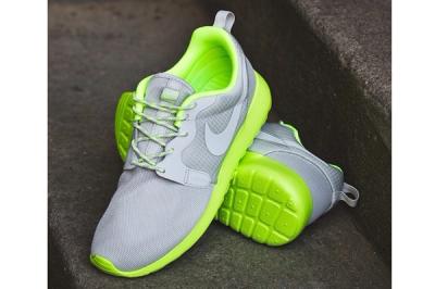Nike Wmns Roshe Run Volt 5