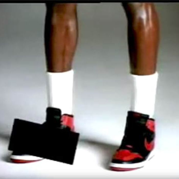 distrikt Relaterede forestille The Air Jordan 1 'Banned' Ad (1985) - Sneaker Freaker