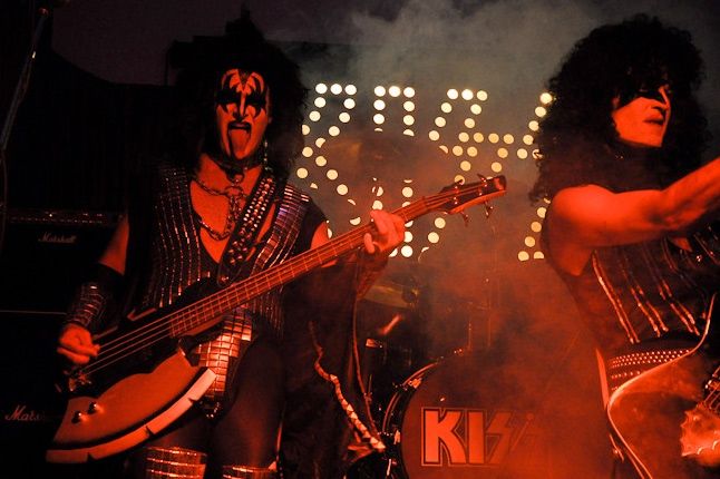 One Offs Kiss Band 4 1