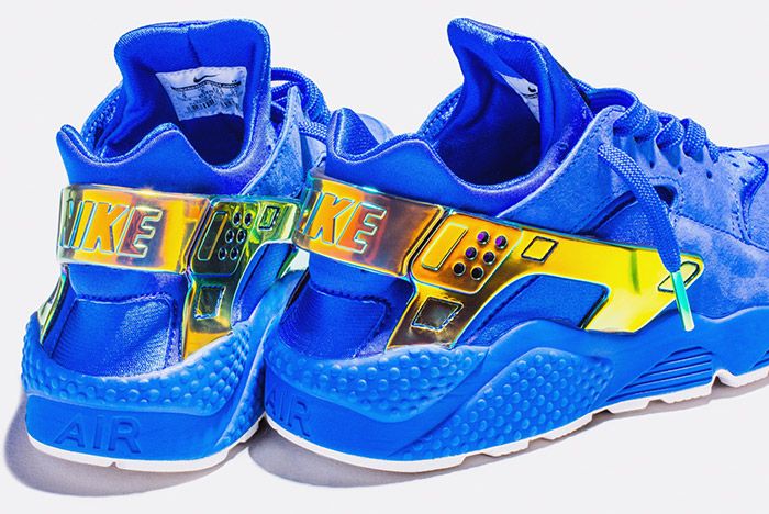 blue huaraches with gold strap
