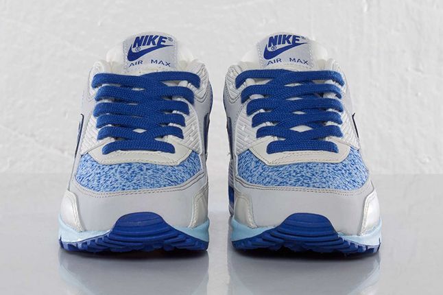 Nike Air Max 90 Wmns Hyper Blue Toes 1