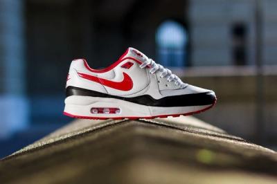 Nike Wmns Air Max Light White Chilling Red 4