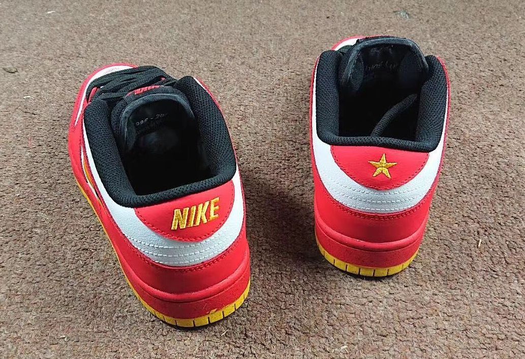 Nike SB Dunk 'Vietnam'